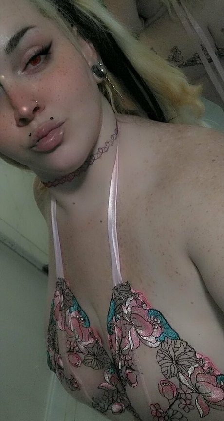 stickyicky666 xxxポルノスター 画像