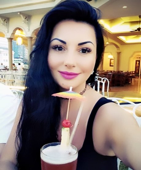 お金 オンリーファンズ 無料アダルト 写真