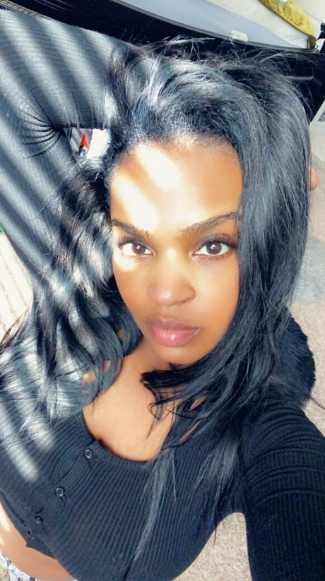 ヌード教師オンリーファンズ セクシー 写真