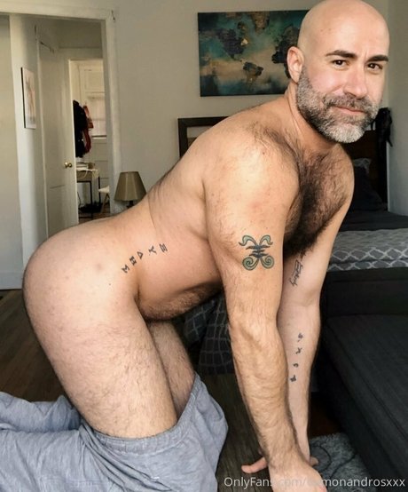 自然な赤毛のオンリーファンズ ポルノグラフィック 写真