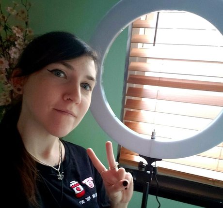 巨乳で曲線美のOnlyFans セクシー ギャラリー