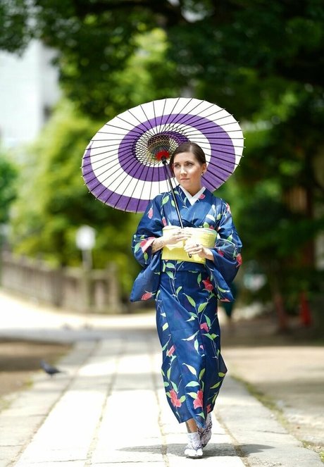 痩せたティーンのオンリーファンズ ホットセクシー 写真