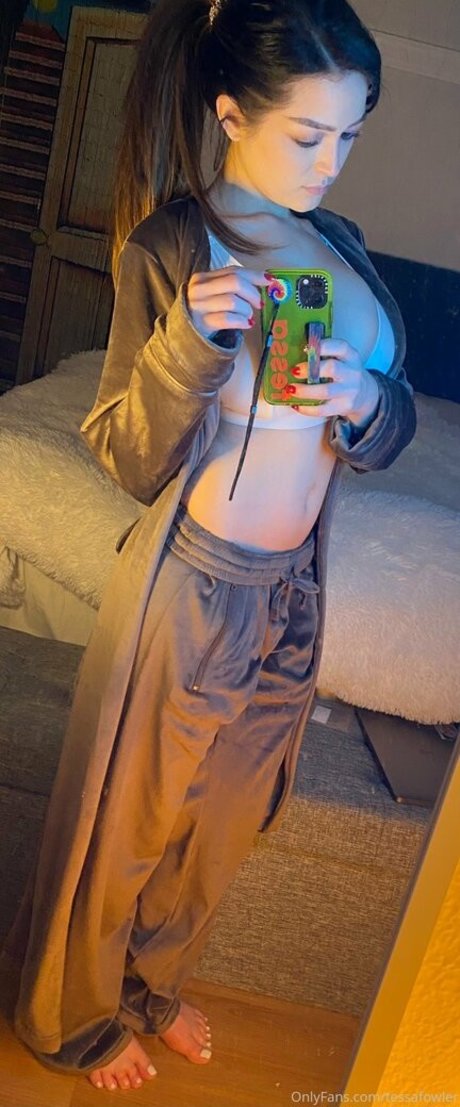 Tessafowler ポルノスター 独占 写真