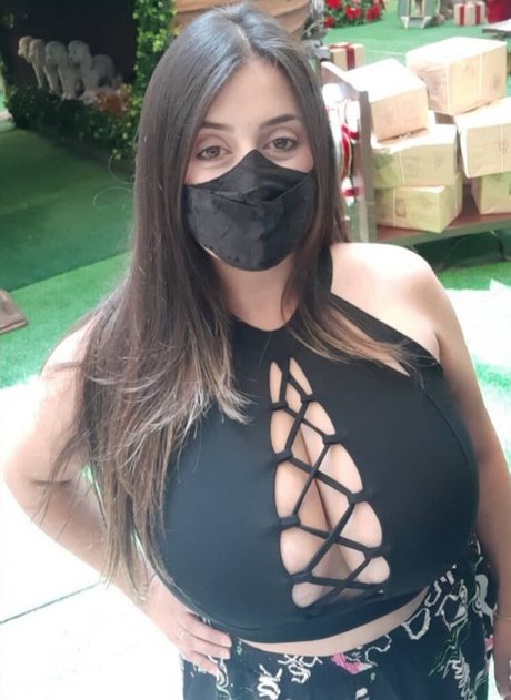 巨乳 パイズリ OnlyFans エロ ギャラリー