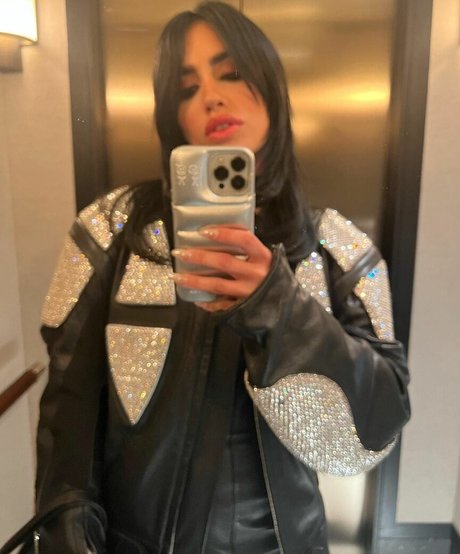 Lali Esposito アダルトモデル 写真