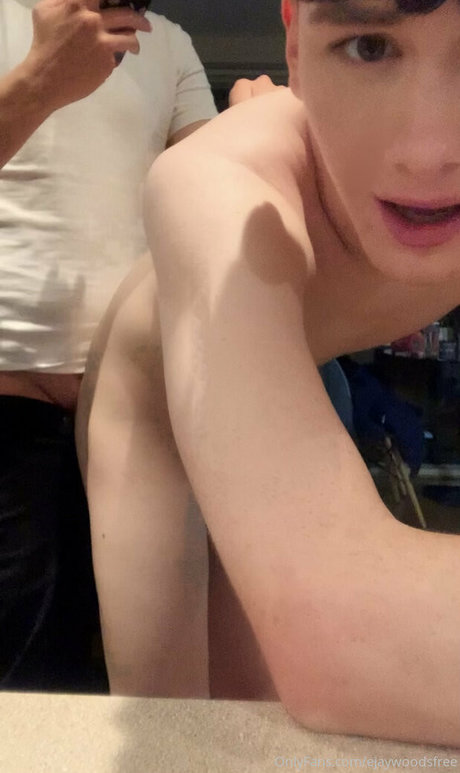 ejaywoodsfree 裸の女優 写真