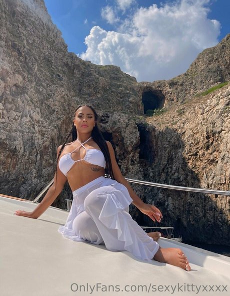 BBW TS オンリーファンズ 可愛い 写真