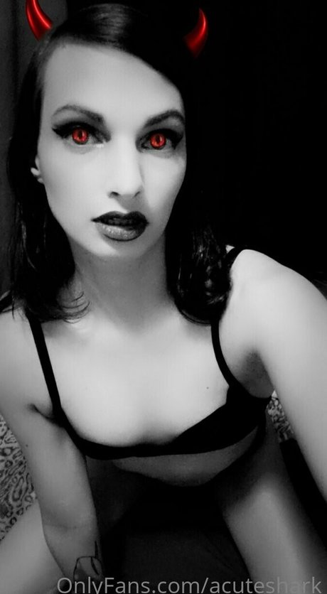 ピアス乳首オンリーファンズ 裸 画像