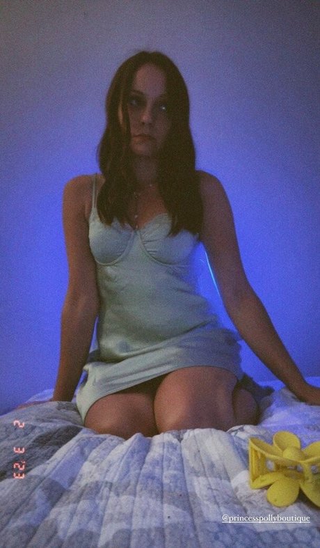 Silenced Hippie セックス女優 写真