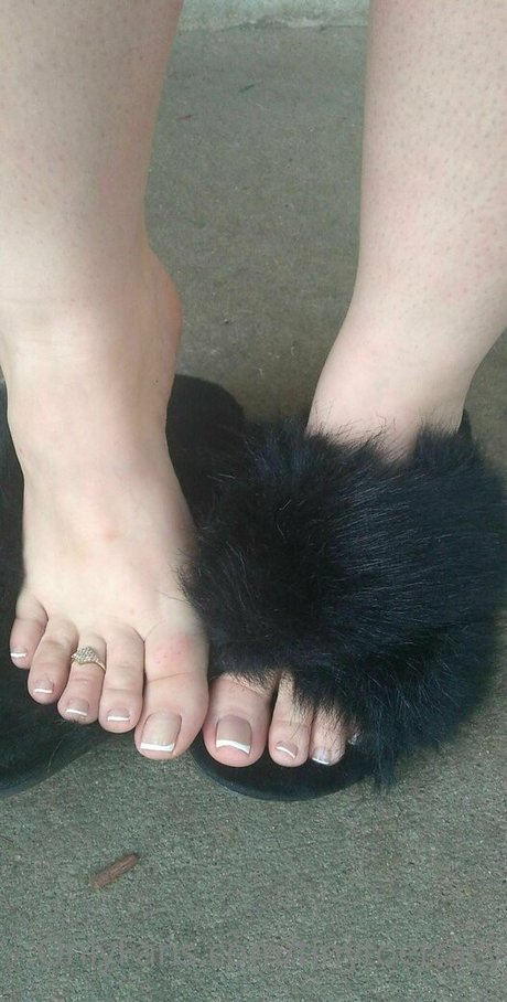 ゴス3P OnlyFans アートヌード 写真