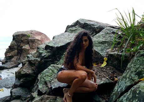 アジア人のティーンの足 オンリーファンズ ポルノ ギャラリー