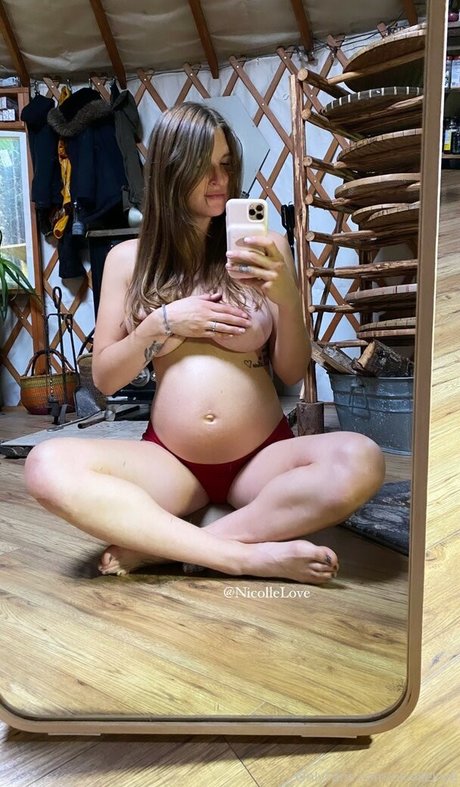 Holistic Nicole 美しいモデル 画像