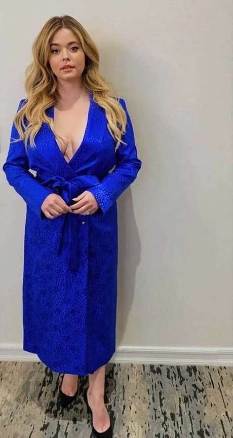 Sasha Pieterse 裸モデル ギャラリー