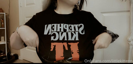 littlekittenn エロティックなモデル 写真