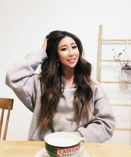 義理の妹オンリーファンズ セクシー裸 ギャラリー