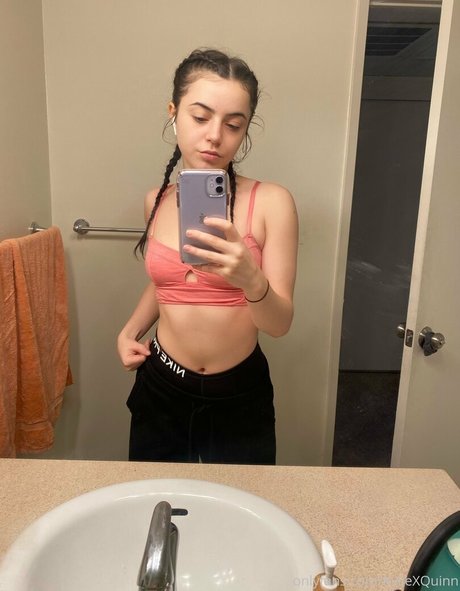 KylieXQuinn 素敵なポルノスター 写真