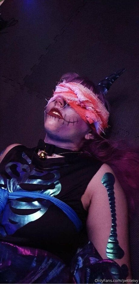 アジア人女性OnlyFans アートポルノ 写真