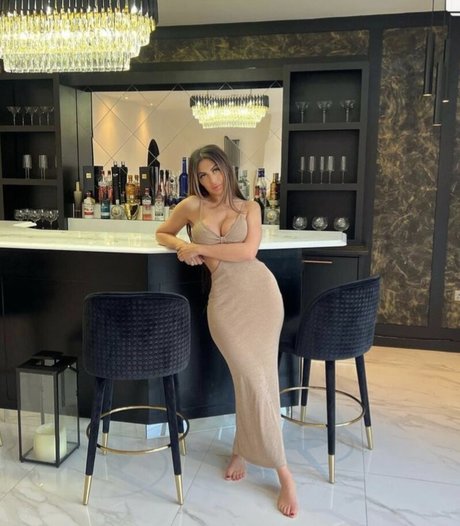 Chloe Ferry ヌードモデル 画像