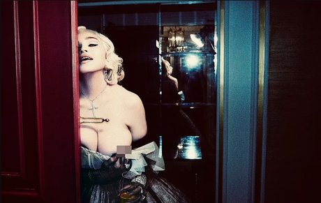 ぽっちゃり 主観視点 OnlyFans アートヌード ギャラリー