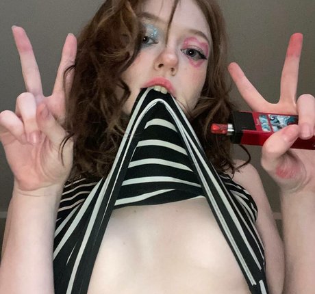 アジア人のティーンの足 オンリーファンズ アートポルノ ギャラリー