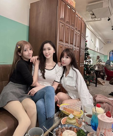 スマイルオンリーファンズ ポルノ 写真