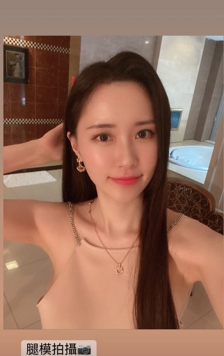 痩せたティーンのオンリーファンズ ホット裸 画像