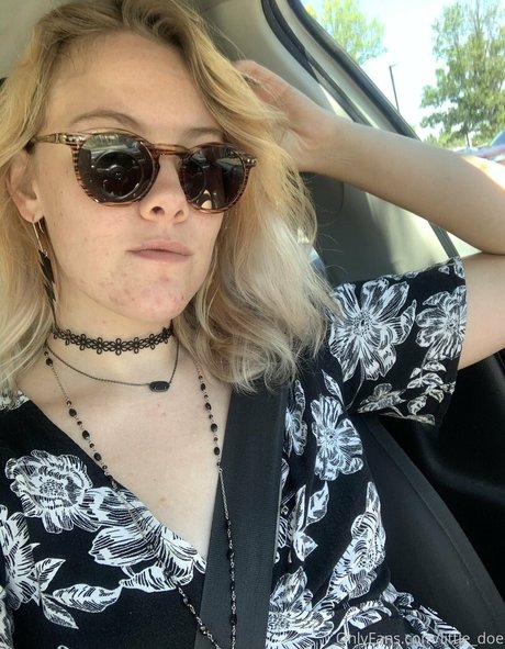 little doe セックス女優 画像