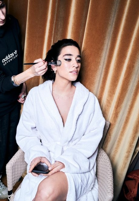 ティーンシーメールオンリーファンズ アートヌード 写真