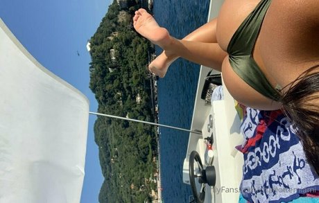 charlottemiami ポルノモデル 写真