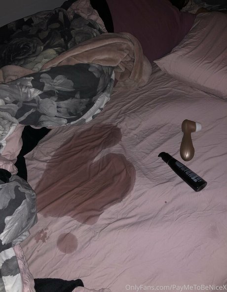 naughtyhortyxo ポルノスター パーフェクト 写真