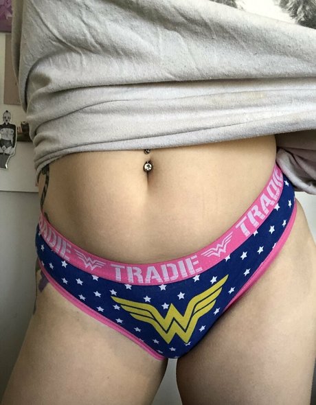 naughtyhortyxo 無料モデル 写真