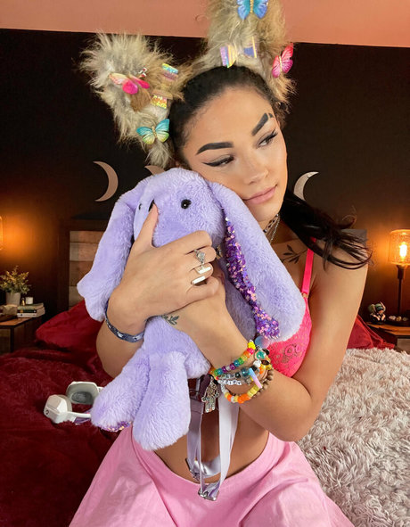 金髪レズビアンオンリーファンズ ホットポルノ 画像