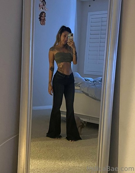 Indicabae ポルノスター アダルト 写真