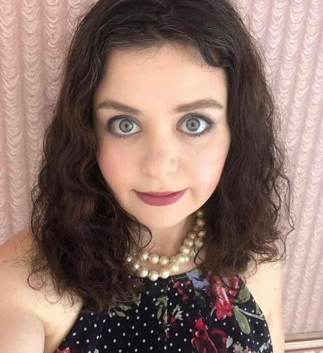 痩せたティーンのオンリーファンズ アダルト ギャラリー