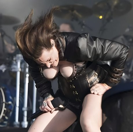 Floor Jansen ヌードモデル 写真