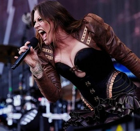 Floor Jansen ヌードのポルノスター ギャラリー