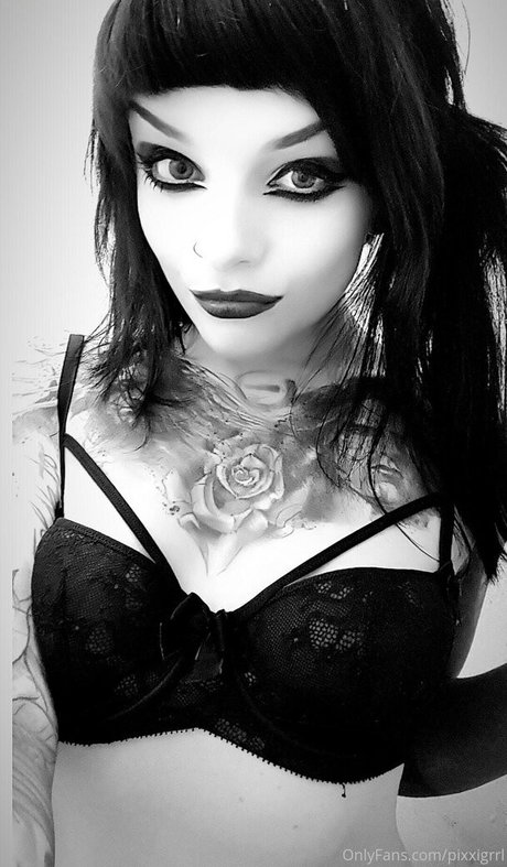 pixxigrrl エロティックモデル 写真