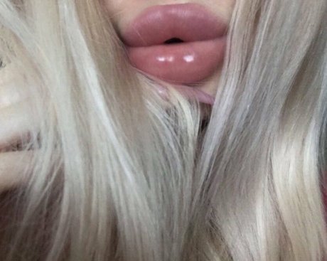 charlotteventura 裸のスター 写真