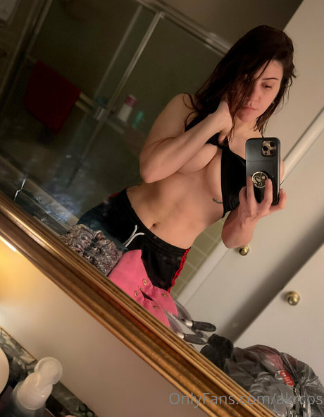 アジアンゴス オンリーファンズ ポルノ 写真