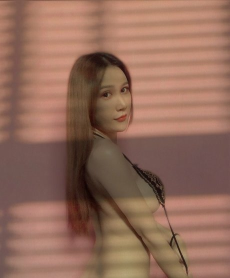 KK The Princess 裸のポルノスター 写真