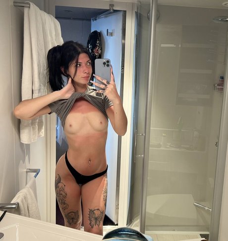 巨乳の熟女オンリーファンズ セックス 写真