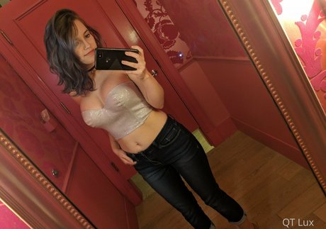 巨乳の黒人女性オンリーファンズ ホットセクシー 画像