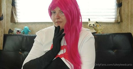 lukeylewdcario セクシーなスター 写真