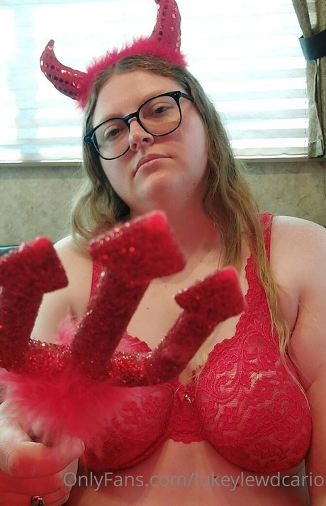 lukeylewdcario 美しいスター 写真