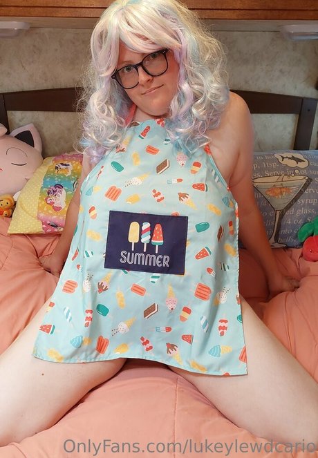 lukeylewdcario ポルノモデル 画像