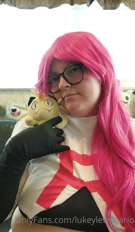 lukeylewdcario 可愛いモデル 写真