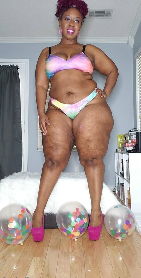 BBW パウグ オンリーファンズ エロ 画像