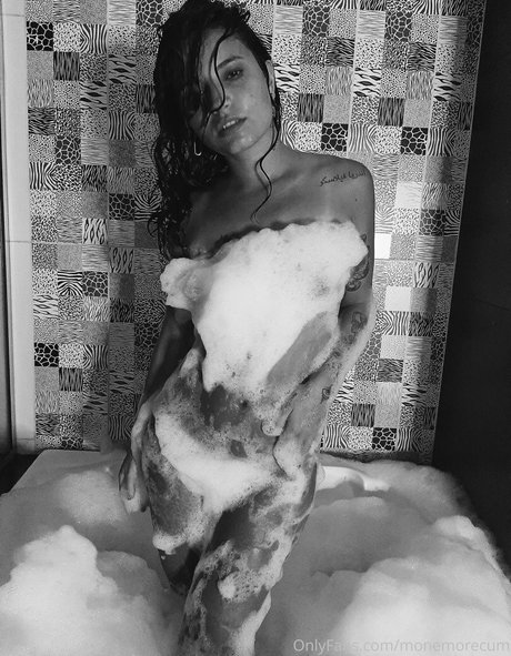 潮吹きオーガズムOnlyFans 美しいヌード 画像