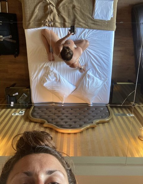 ヌード教師オンリーファンズ セクシーヌード 画像