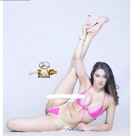 Namrata Malla 美しいモデル 写真